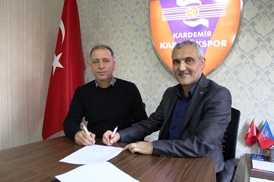 Başkan Yüksel ile Teknik Direktör Öcal 1.5 yıllık sözleşmeyi imzaladı.