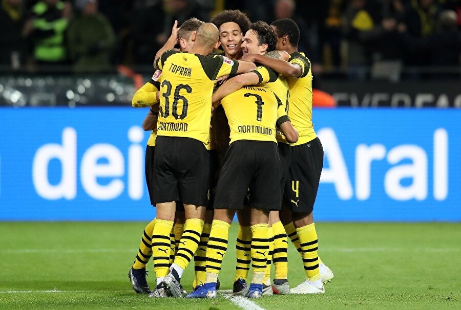 Lucian Favre yönetimindeki Borussia Dortmund, yoluna emin adımlarla devam ediyor.