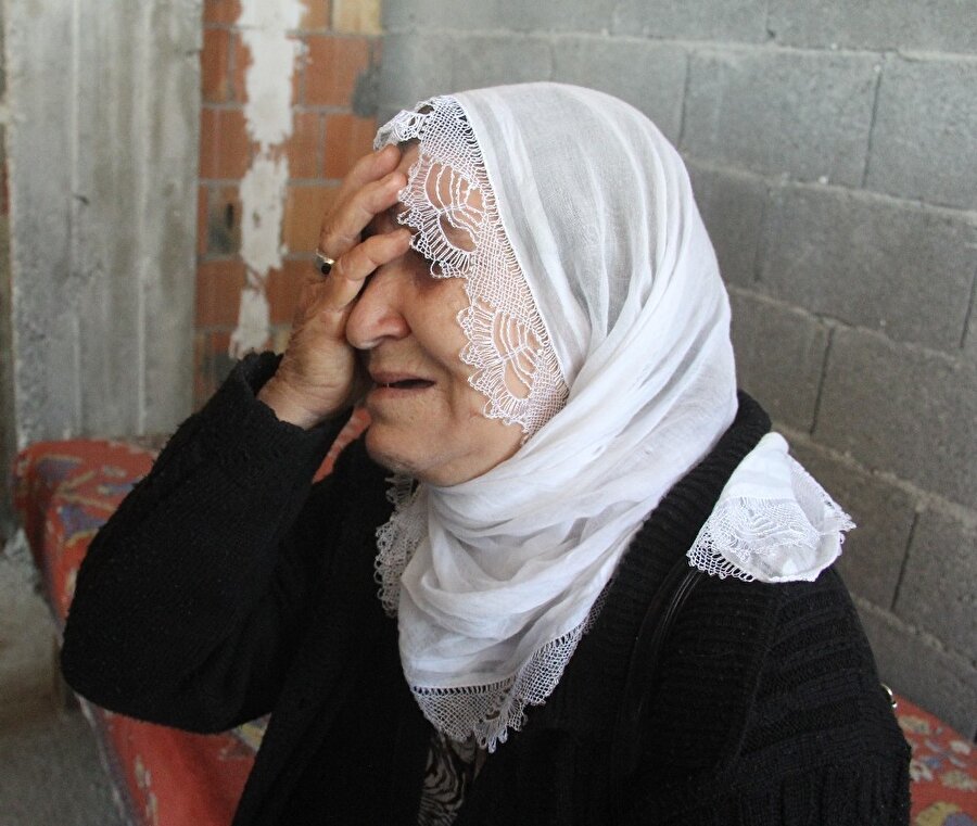 Anne Fatma E. olayı anlatırken gözyaşlarına boğuldu.