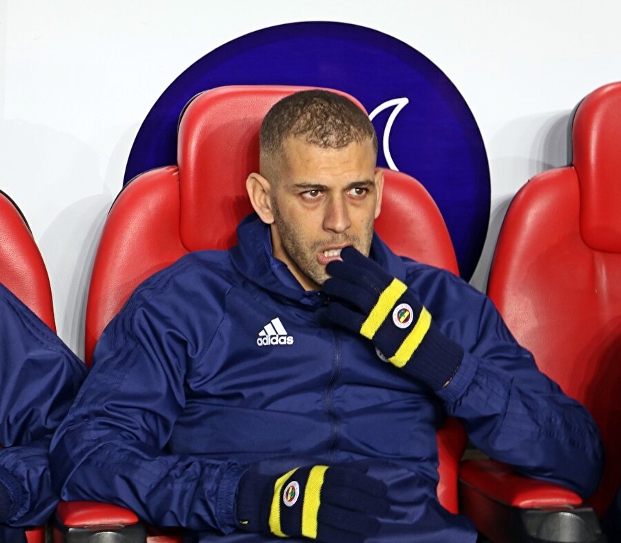 Antalyaspor maçına yedek başlayan Slimani kulübede oturuyor.