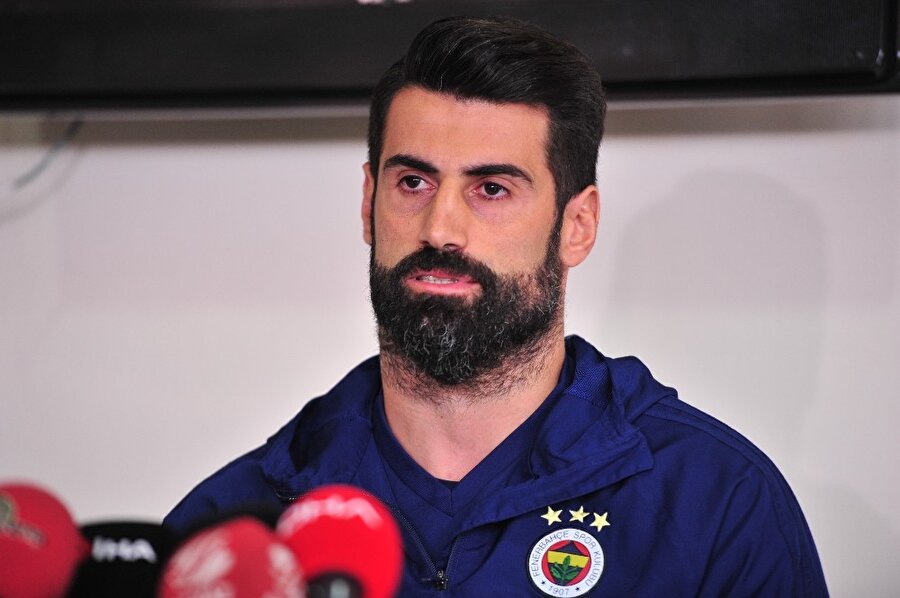 Volkan Demirel düzenlediği basın toplantısında açıklamalarda bulunurken.