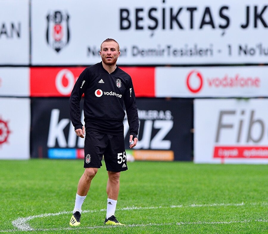 Gökhan Töre daha önce de 9 aydır maaş alamadığını iddia etmişti.