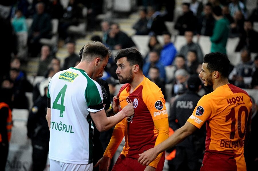 Bursaspor'da Tuğrul ve Sinan Gümüş'ün gerildiği anlar.