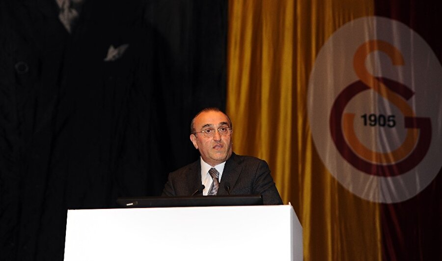 Galatasaray'da ikinci başkan Abdurrahim Albayrak, seçim zorunluluğunun ortadan kalktığını duyurdu.