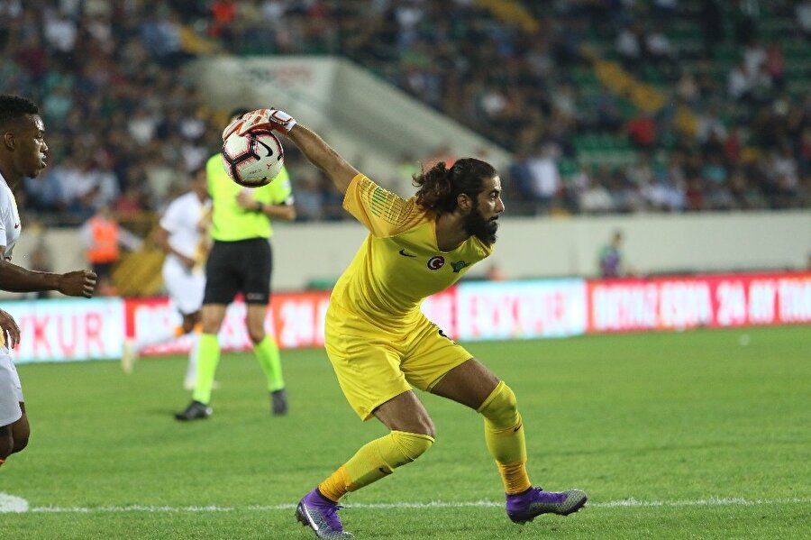 Bir süredir Akhisarspor'da kadro dışı olan Fatih Öztürk, geçtiğimiz günlerde affedilmişti.