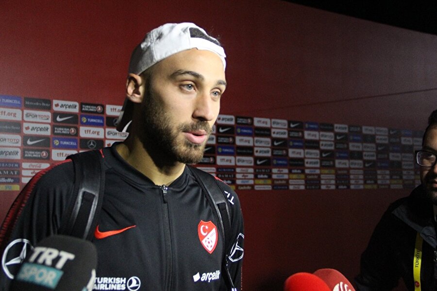 Cenk Tosun maç sonunda soruları yanıtlıyor.