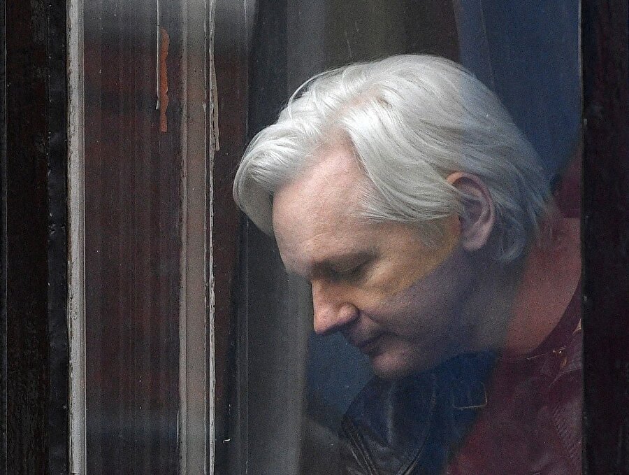 İngiltere polisi, Wikileaks’ın kurucusu Julian Assange’nin gözaltına alındığını açıklamıştı.
