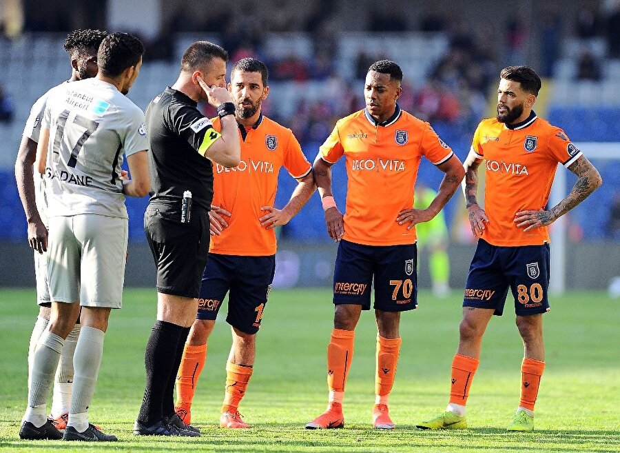 Başakşehir son 4 haftada 7 puan kaybetti.