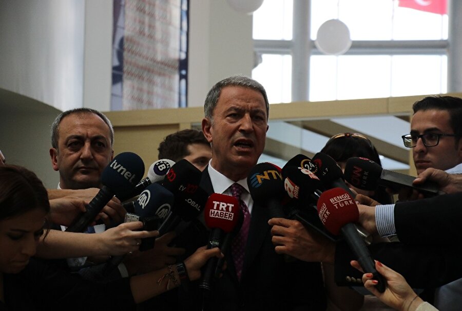 Milli Savunma Bakanı Hulusi Akar, MHP lideri Bahçeli ile gerçekleştirdiği görüşmenin ardından basın mensuplarına açıklamalarda bulundu.