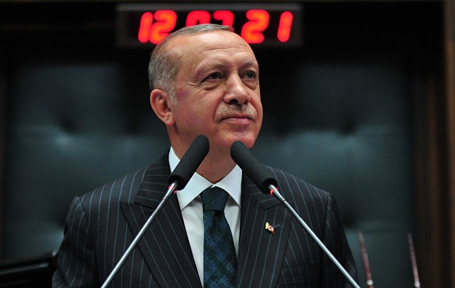 Cumhurbaşkanı çocuklara halı saha yapılması için talimat verdi.