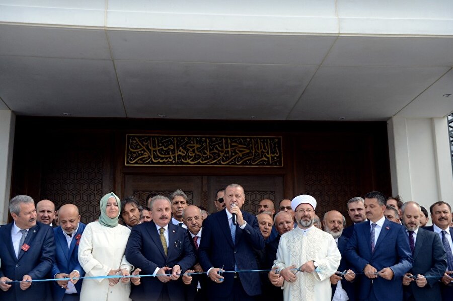 Cumhurbaşkanı Erdoğan, Abdülhakim Sancak Camii’nin açılışına katıldı.