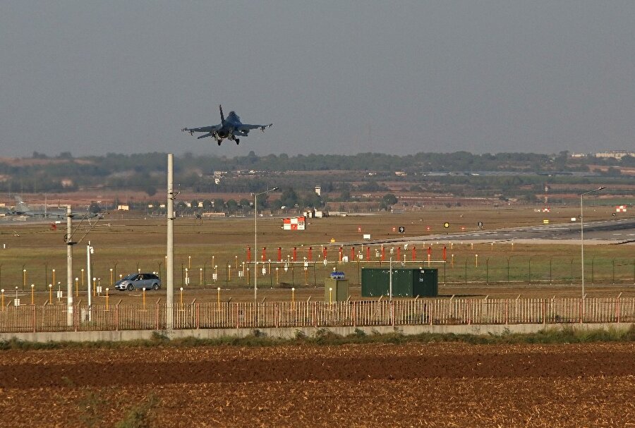 İncirlik'ten kalkan Türk jetleri böyle görüntülendi.
