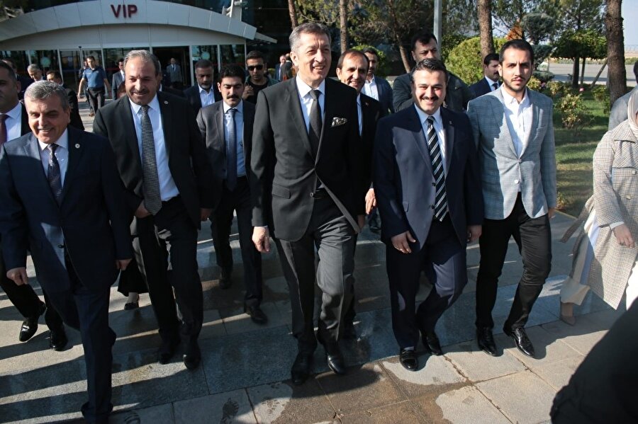 Milli Eğitim Bakanı Ziya Selçuk sınır ilçelerindeki okulları yerinde gördü. -İHA