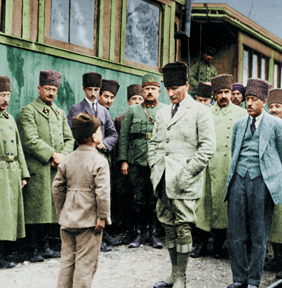 Yoldaşlıktan rekabete: Kâzım Karabekir Paşa'nın Mustafa Kemal Paşa'ya Millî Mücadele'nin başlangıcından itibaren verdiği büyük destek, sonraları yerini rekabete, hatta sert bir mücadeleye bırakacaktır. (Kâzım Karabekir Vakfı arşivi)