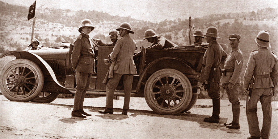 Kût’ul Amâre’de esir edilen ingiliz kuvvetlerinden bazı subaylar