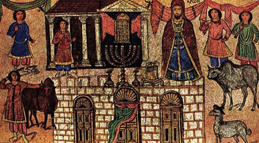 Tapınakta bir takdis töreni Suriye’deki Dura Europos Sinagogu’na ait bu Yahudi ikonasında bir kutsama töreni tasvir edilmiş. Yahudilerce kutsal kabul edilen yedi kollu şamdan her zaman olduğu gibi merkezde yer alıyor.