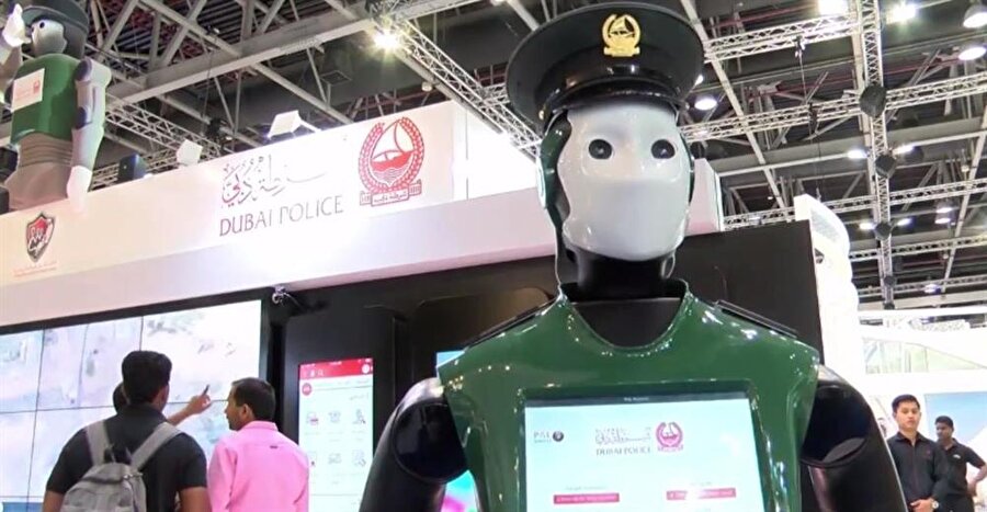 Dubai'nin robot polisleri geçtiğimiz aylarda birçok farklı güvenlik fuarında da sergilenmişti. 