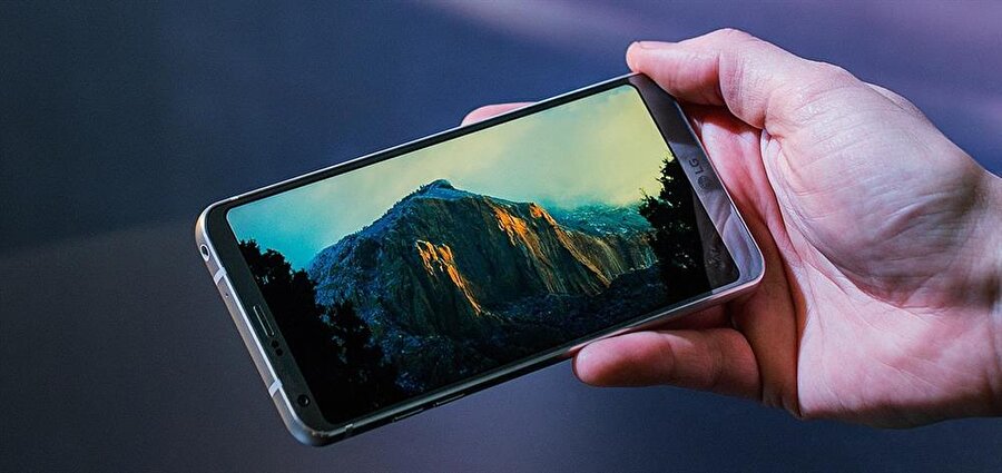 LG'nin MWC 2017'de duyurduğu G6, şu anda şirketin en tepe seviyesi akıllı telefonu. Telefon, Qualcomm Snapdragon 821 ile sekiz çekirdekli işlemciyi bünyesinde barındırıyor. 