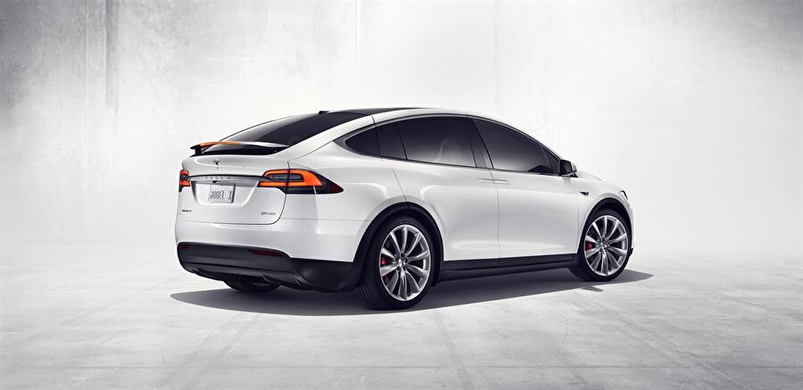 Tesla Model X, şirketin en yüksek performans sergileyen otomobillerinden biri. 