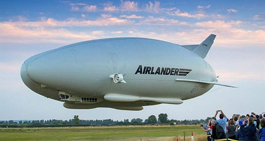 Airlander 10, ilk test uçuşunu 17 Ağustos 2016 tarihinde Bedfordshire’daki Cardington Havaalanı’ndan kalkarak gerçekleştirdi.