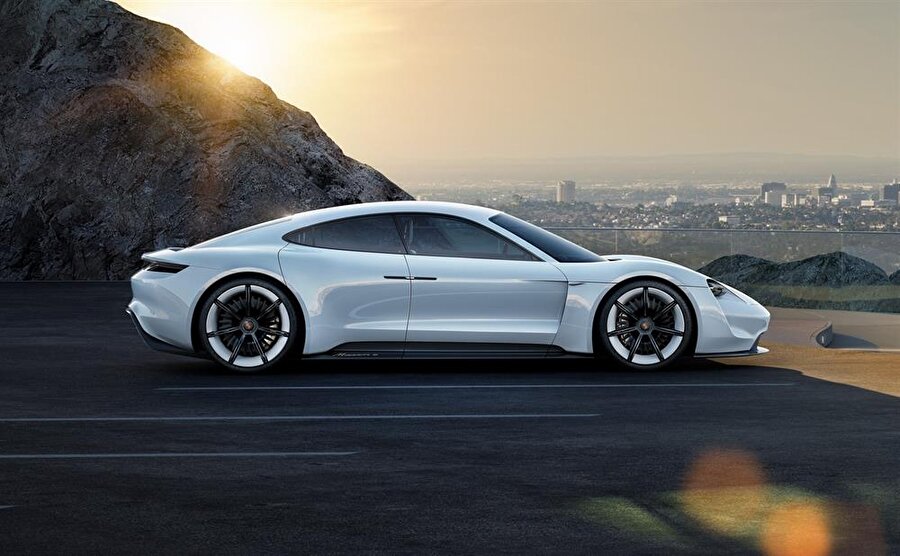 Porsche, elektrikli otomobil üretiminin büyük bir kısmını Zuffenhausen fabrikasında gerçekleştirmeyi planlıyor. 