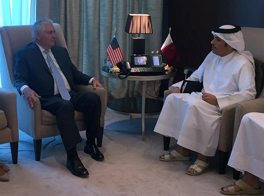 ABD Dışişleri Bakanı Rex Tillerson (Solda) ve Katar Dışişleri Bakanı Al Sani (Sağda).