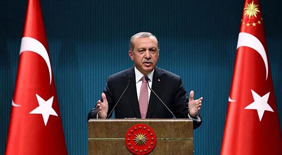 Cumhurbaşkanı Erdoğan, aramalardan önce çıkan sesli mesajda 15 Temmuz'un birinci yılını tebrik edip; şehitlere Allah'tan rahmet, gazilere ise afiyet dilediğini belirtiyor. 