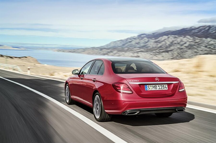 Mercedes'in dizel otomobillerindeki yüksek emisyon değeri geçen yıl üretilen E serisi için de geçerli. 