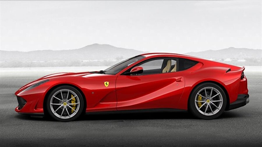 Ferrari'nin 6.5 litrelik V12 motoruyla donattığı 812 modeli. 