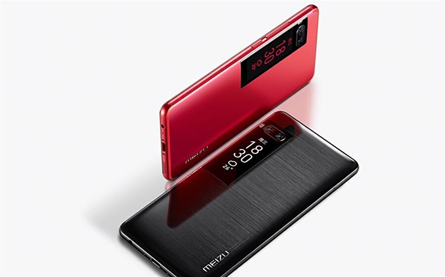 Meizu Pro 7'nin arka gövdesinde fırçalanmış metal yüzey sunuluyor; sırf bu ayrıntı bile akıllı telefonun çok şık görünmesini sağlıyor. 