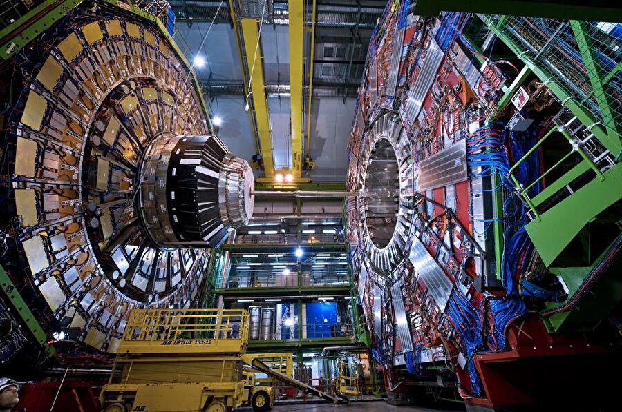 CERN'de bulunan Büyük Hadron Çarpıştırıcısı