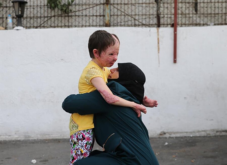 Küçük Hiba ve annesi Diyya'nın kavuşma anı.