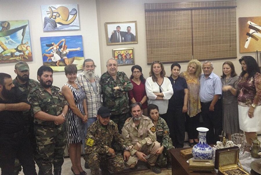 Mihraç Ural; Hizbullah, radikal sol örgüt liderleri ve YPG'liler ile birlikte YPG'nin Afrin'deki merkez binasında.