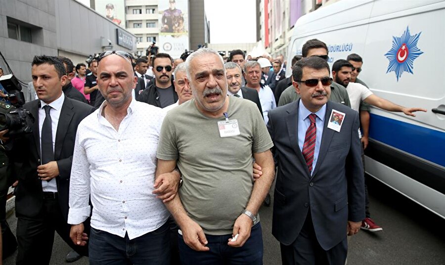 İstanbul Valisi Vasip Şahin, şehit babasının acısını paylaştı.