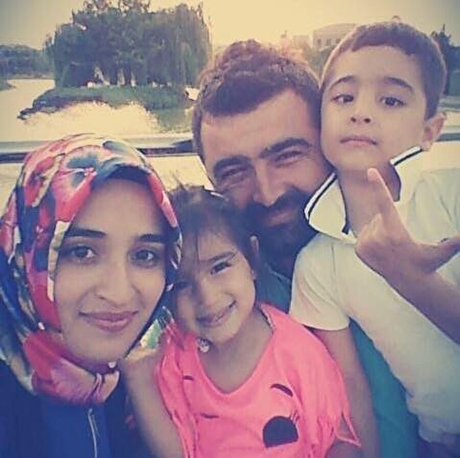 Mehmet Fatih Okur, eşi ve çocukları. (İHA)