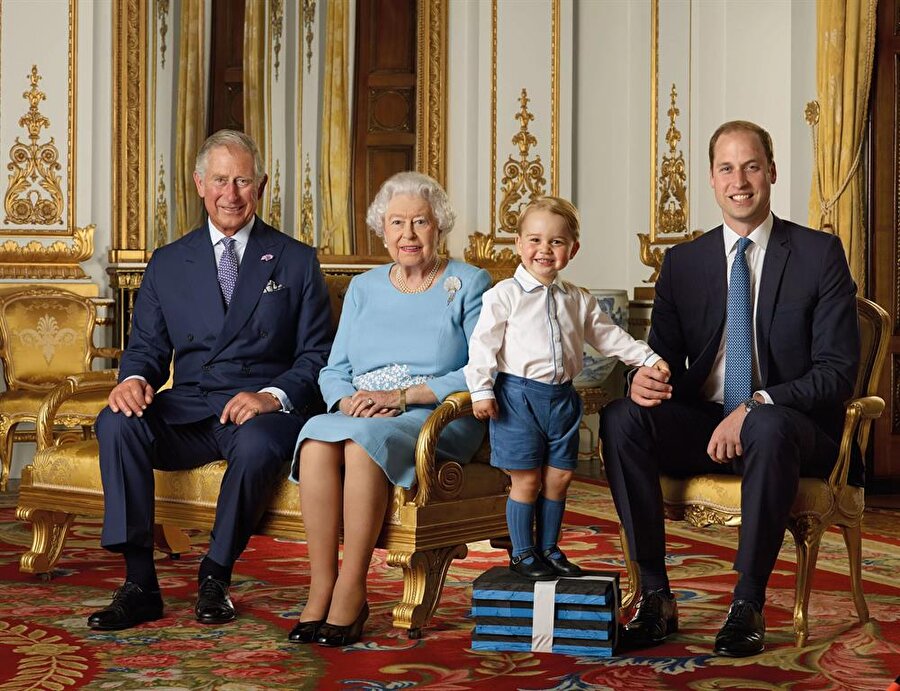Kraliçe'nin oğlu Prens Charles(solda) eğer tahta çıkarsa, bu zamana kadar tahta çıkan en yaşlı kral olacak.