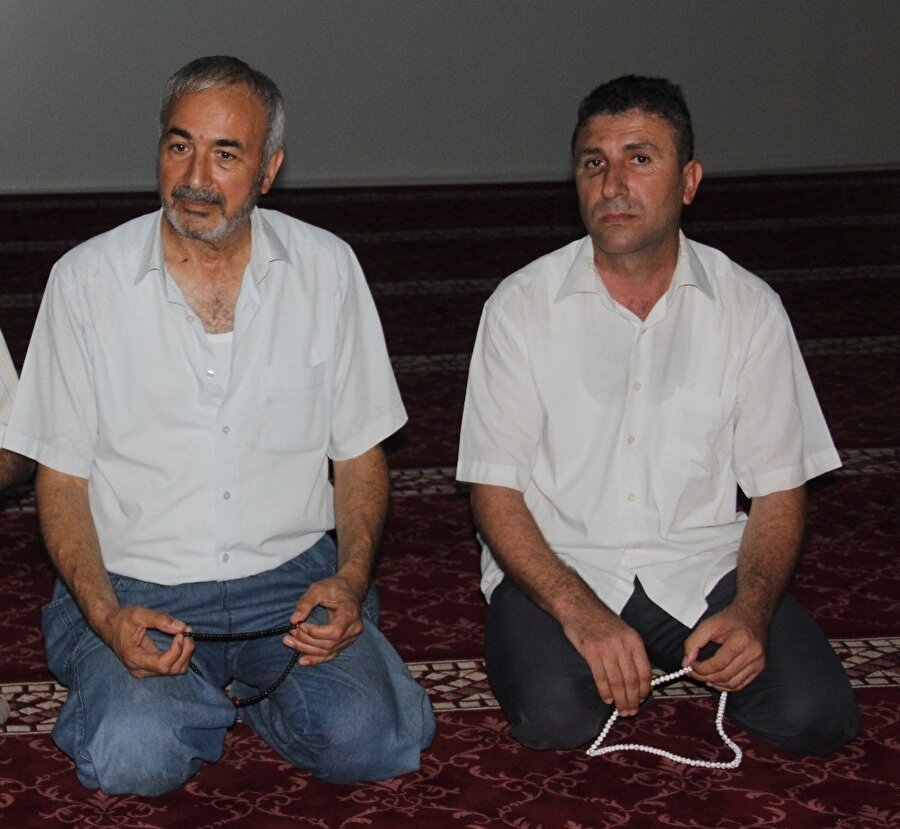 Ezan kavgasında yaralanan Ali İhsan Çiçek (Solda) ve Süleyman Özdemir. (İHA)
