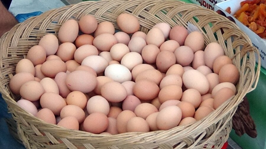 Selim Adlığ, organik yumurta üretimi de yapıyor ve ürünlerini Türkiye'deki pek çok şehre de satıyor. (İHA)