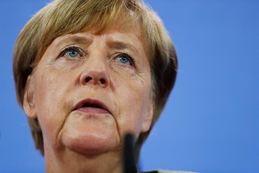 Önceki gün AB Bakanı Ömer Çelik, Almanya Başbakanı Angela Merkel'in Gümrük Birliği ile ilgili açıklamasına ilişkin, "Bu talihsiz bir açıklama. Şunun altını çizmek gerekir: AB kurumlarına, AB süreçlerine herhangi bir Avrupa ülkesi talimat vermemelidir." dedi.n