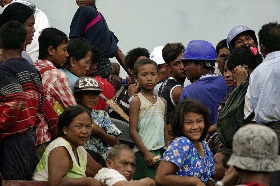 Myanmar'da polis karakollarına organize baskın: 71 ölü!