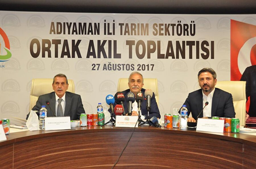 Gıda Tarım ve Hayvancılık Bakanı Ahmet Eşref Fakıbaba, Adıyaman'daki "Ortak Akıl Toplantısı"na katıldı.