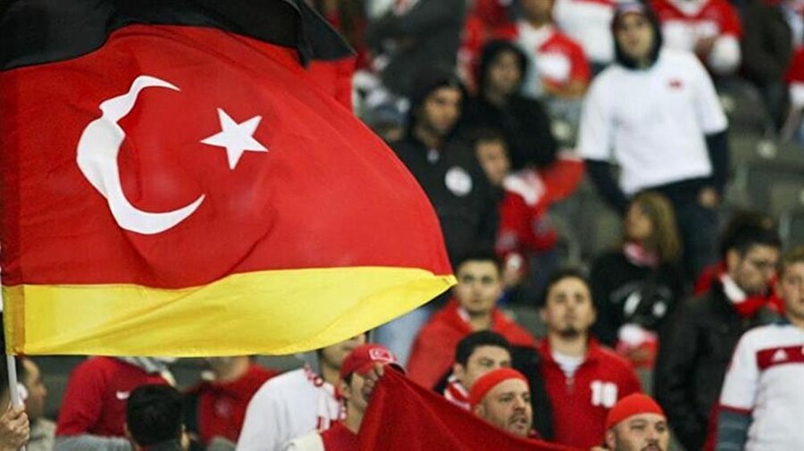 Almanya'da yaşayan en büyük yabancı topluluk Türkler'den oluşuyor. 