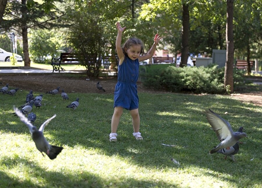 Minik İlkim Hira, tek umudu olan ilik naklini bekliyor. (İHA)