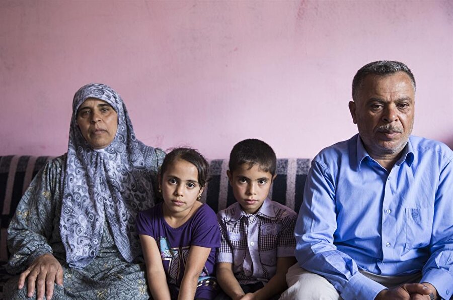 Meryem El Nayf, öldürülen oğlunun iki çocuğuna gözü gibi bakıyor. (Mustafa Kamacı / AA)