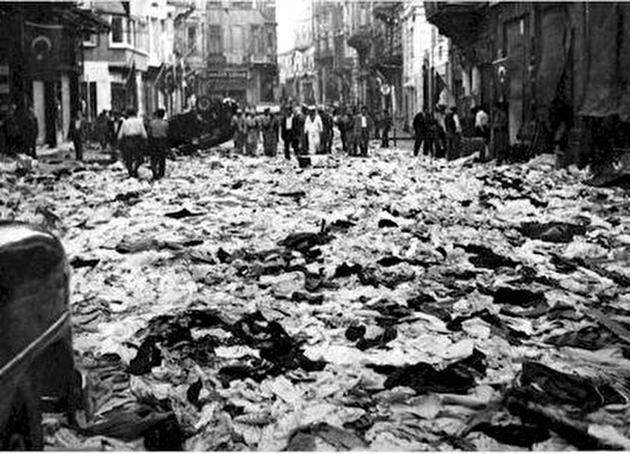 Olaylardan sonra İstiklal Caddesi böyle görüntülenmişti.