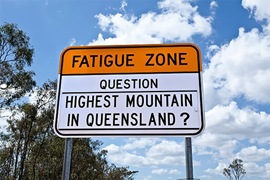 "Soru: Queensland'in en yüksek dağı hangisidir?"