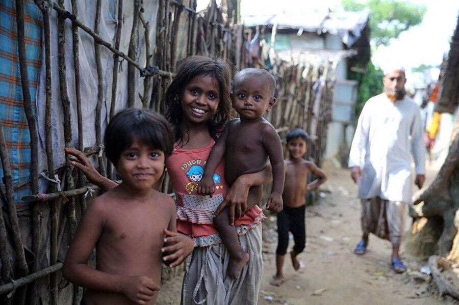Arakanlı Müslümanların bulunduğu Bangladeş’te Kutupalong Mülteci Kampı