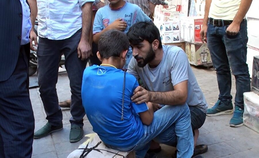 9 yaşındaki çocuk, fırından aldığı kebap şişini kardeşinin kulağına sapladı. (İHA)