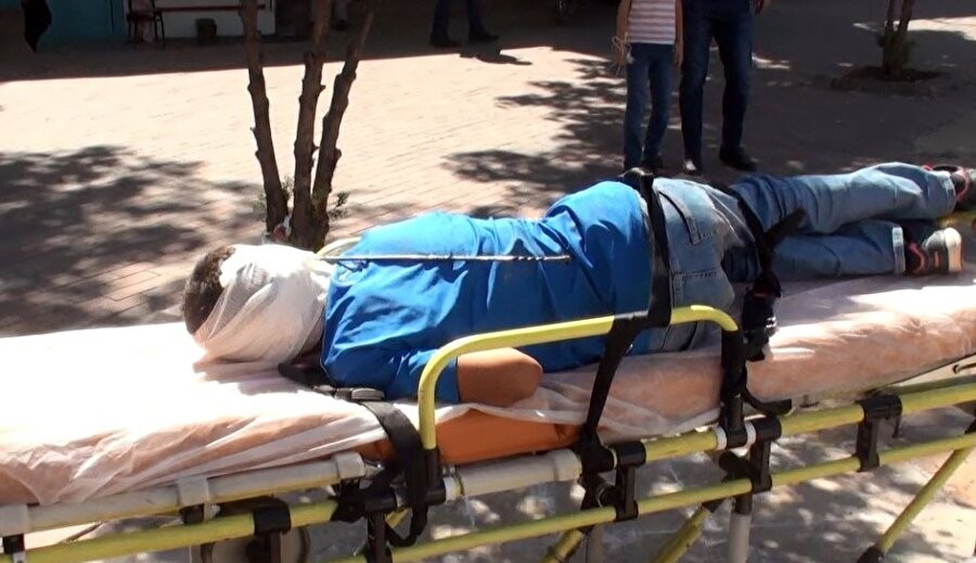 9 yaşındaki çocuk, fırından aldığı kebap şişini kardeşinin kulağına sapladı. (İHA)