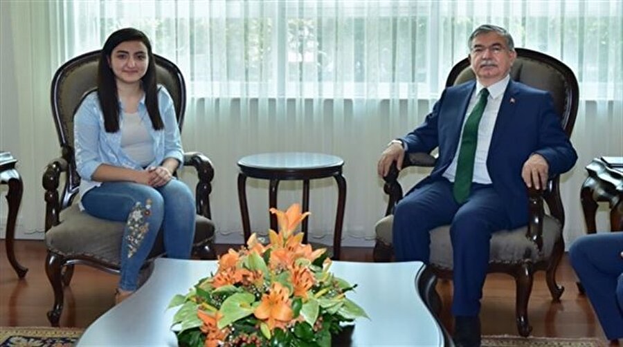 Kalkmaz, bir süre önce Milli Eğitim Bakanı İsmet Yılmaz’ı ziyaret etmişti.